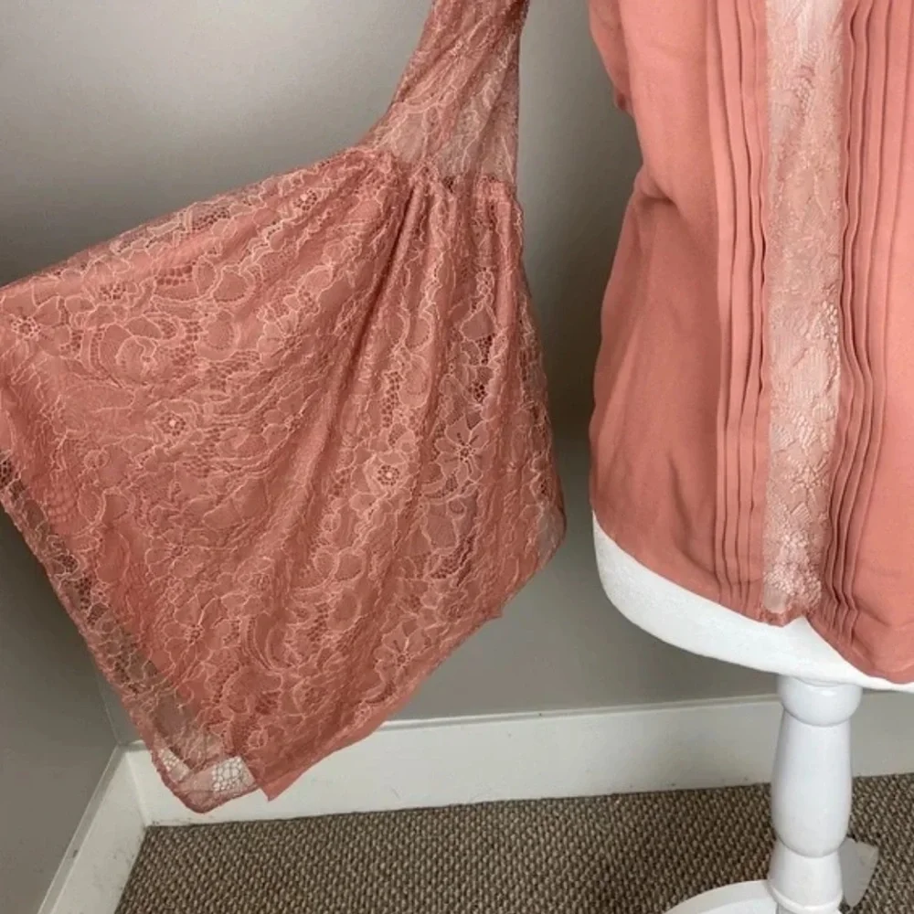 NWOT. Express Handkerchief Sleeve Lace Blouse Top Peach Pink. XS. - Picture 7 of 11